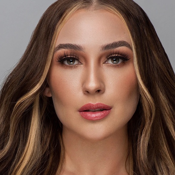 🌸KENIA ONTIVEROS BEAUTY GLOW AND GO KIT 🌸 - Picture 3 of 5